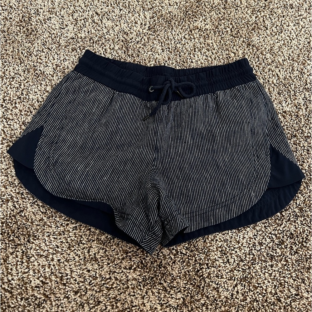Athleta Shorts size 4